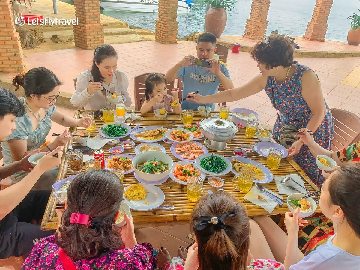 Tour 3 đảo vip Nha Trang – Hòn Tằm