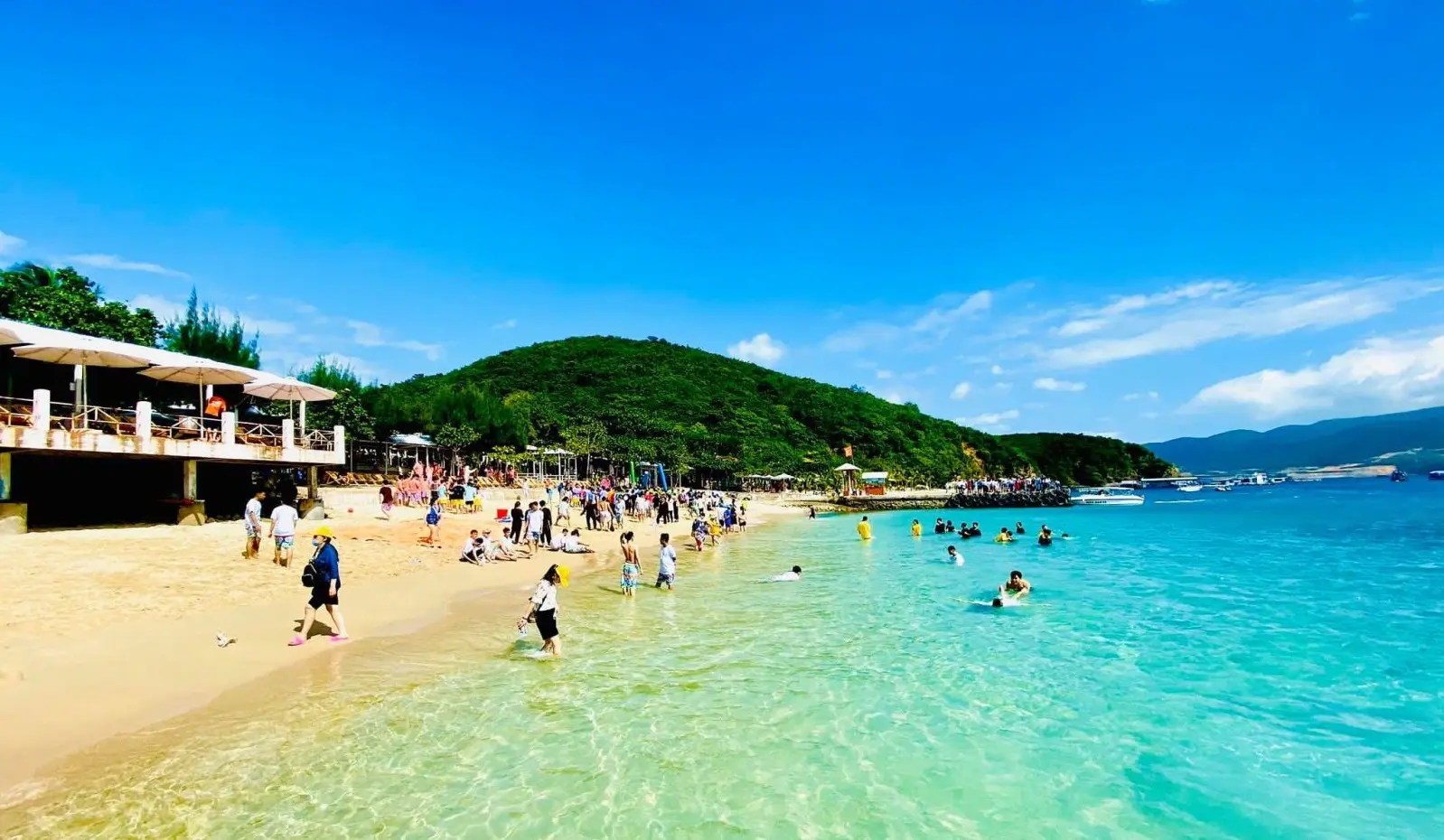 Tour đi bộ dưới đáy biển Nha Trang