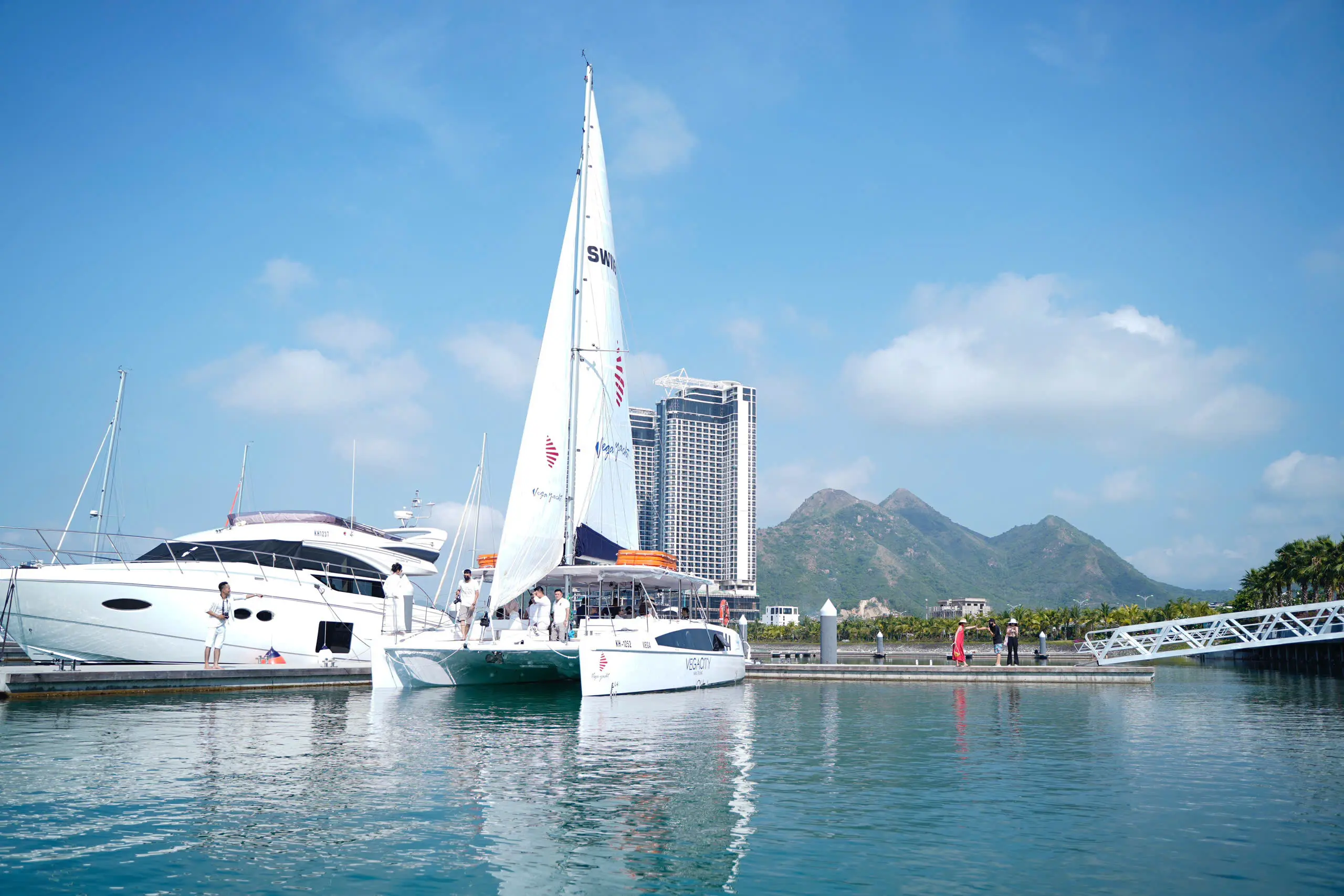 tour du thuyền yacht