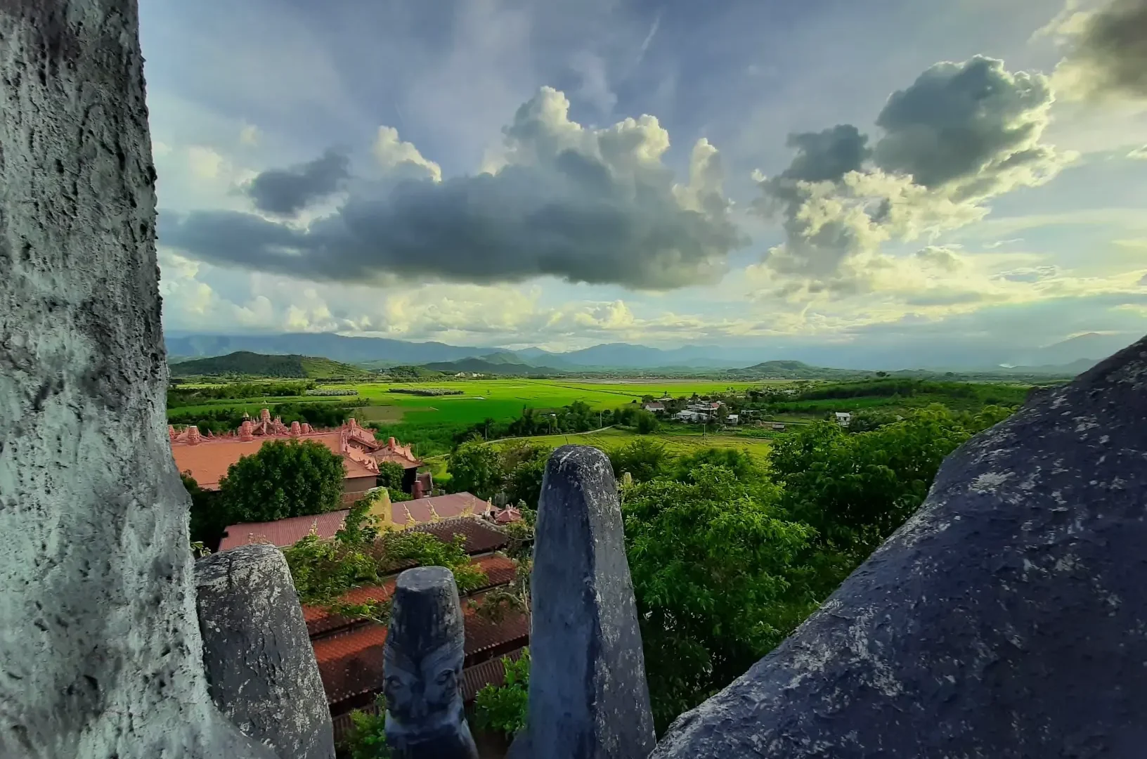 Pháp Viện Thánh Sơn Diên Khánh đẹp tựa cõi thiên thai